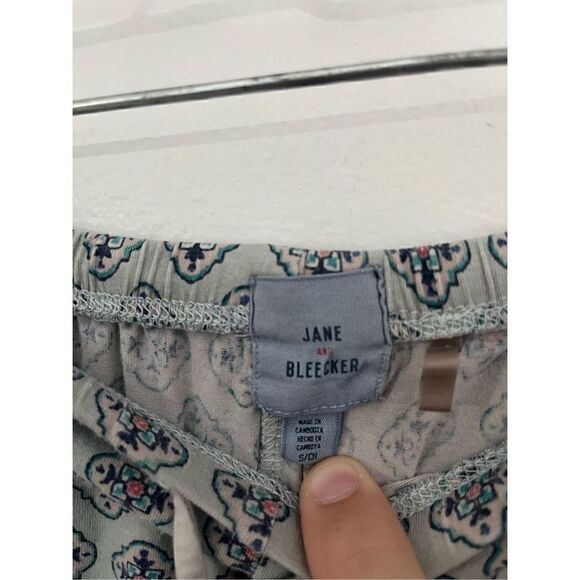 Jane and Bleecker Capri Pajama Pants - Picture 3 of 3